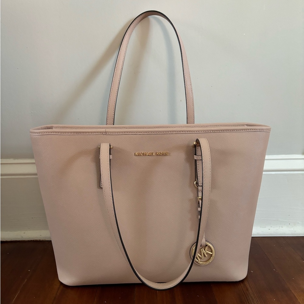 Pink Michael Kors tote bag purse with zipper top